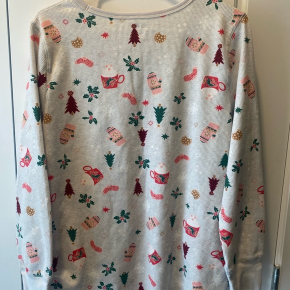 Old Navy Women’s festive print waffle weave pajama top - Picture 5 of 5